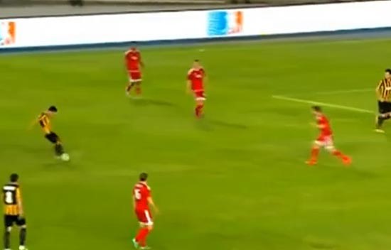 بالفيديو.. هدف جميل من مسافة 40 ياردة في الدوري الآوروبي
