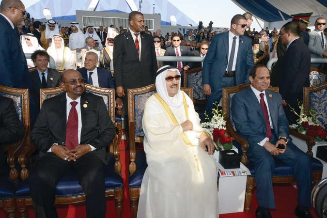 صاحب السمو الامير الشيخ صباح الاحمد والرئيس المصري عبدالفتاح السيسي والرئيس السوداني عمر البشير خلال حفل تدشين قناة السويس الجديدة اول من امس
