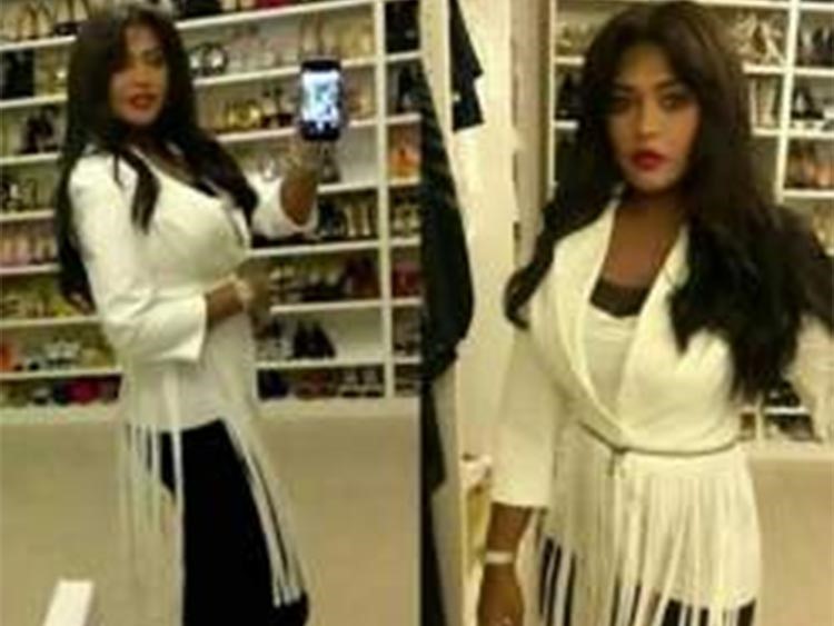 بالصور.. وعد رداً على اتهامها بالغرور.. انا اتصورت بغرفة ملابسي وين اتصور بالحمام مثلاً!!