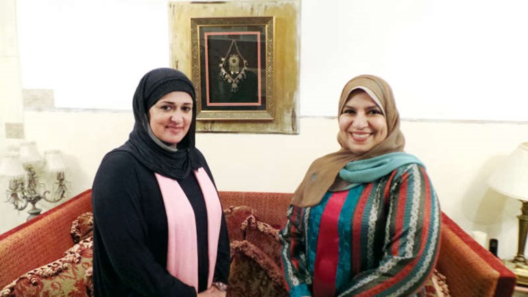 د سعاد الفريح والزميلة حنان عبد المعبود