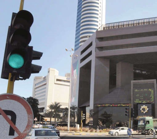 الاسهم تلعب دورا في نتائج البنوك الكويتية نظرا لحجم المحفظة الاستثماريةفي الصورة البورصة الكويتية بجانب البنوك الكبيرة محمد خلوصي 