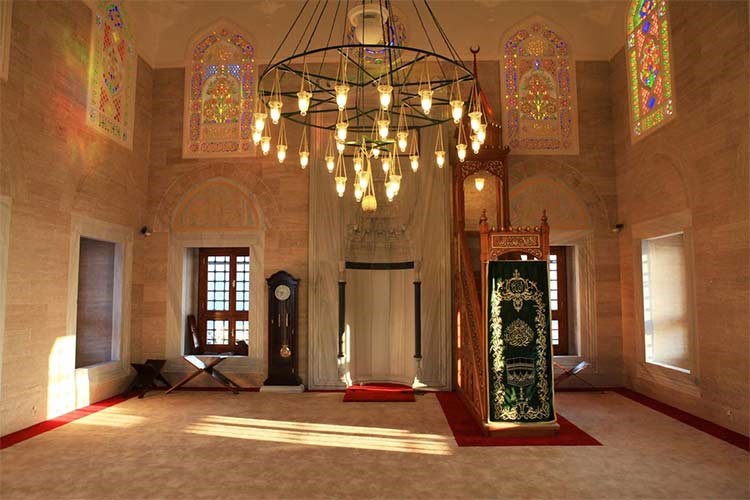 بالفيديو والصور.. إطلالة ساحرة لمسجد "القبلة" التركي