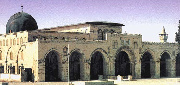 مستوطنون يرفعون العلم الإسرائيلي في الأقصى وإسرائيل تعتقل متطرفين يهوديين «إدارياً»