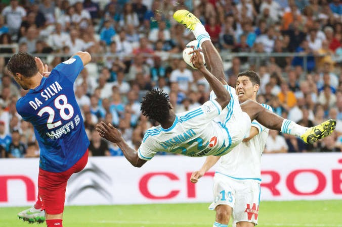 ضربة مقصية من لاعب مرسيليا لم يكتب لها النجاح افپ
