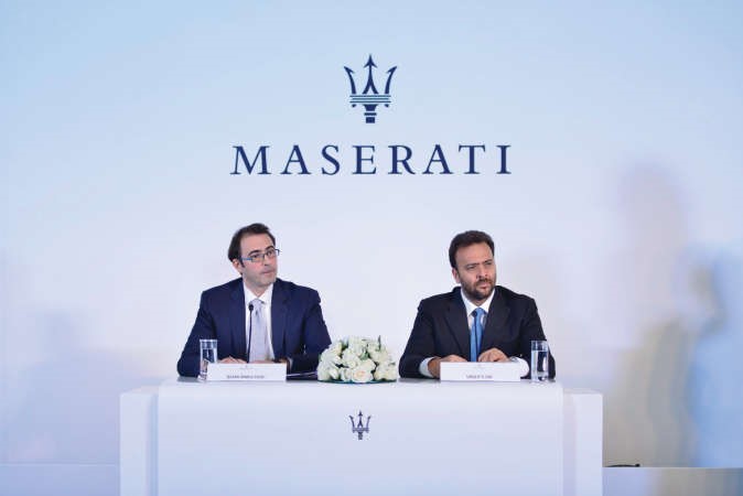 بويان يانكولوفسكي وامبرتو سيني خلال المؤتمر الصحافي 
