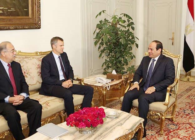 الرئيس المصري عبد الفتاح السيسي خلال استقباله الرئيس التنفيذي لمجموعة الغاز البريطانية امس

