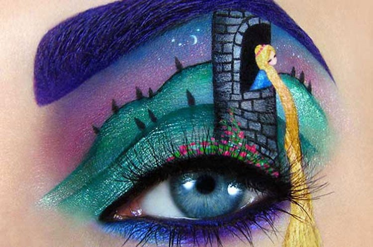 بالصور.. فنانة تجعل جفنها قماشة للرسم! 