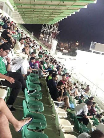  جمهور العربي تواجد كعادته خلف الفريق﻿
