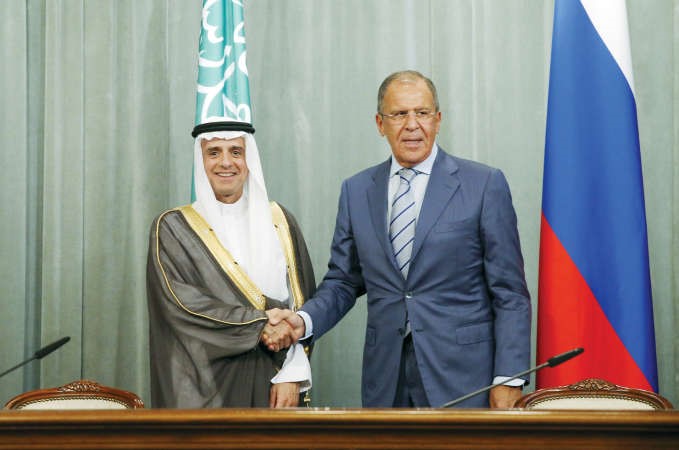 وزير الخارجية الروسي سيرغي لافروف مرحبا بنظيره السعودي عادل الجبير رويترز 