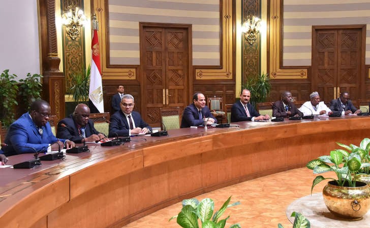الرئيس المصري عبدالفتاح السيسي خلال لقائه برؤساء تحريرالصحف الافريقية امس الاول 