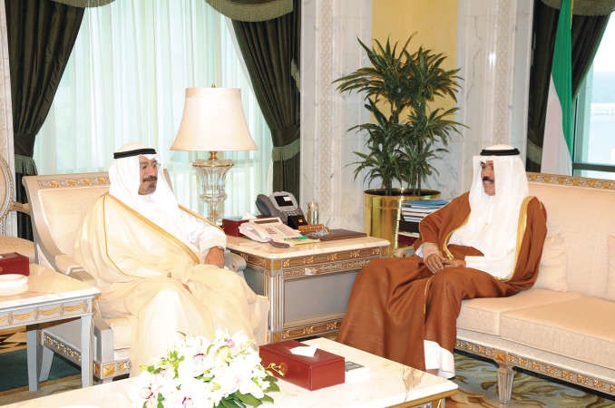 سمو نائب الامير الشيخ نواف الاحمد مستقبلا الشيخ دمحمد الصباح﻿