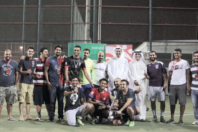 زياد العمر متوسطا الفائزين 