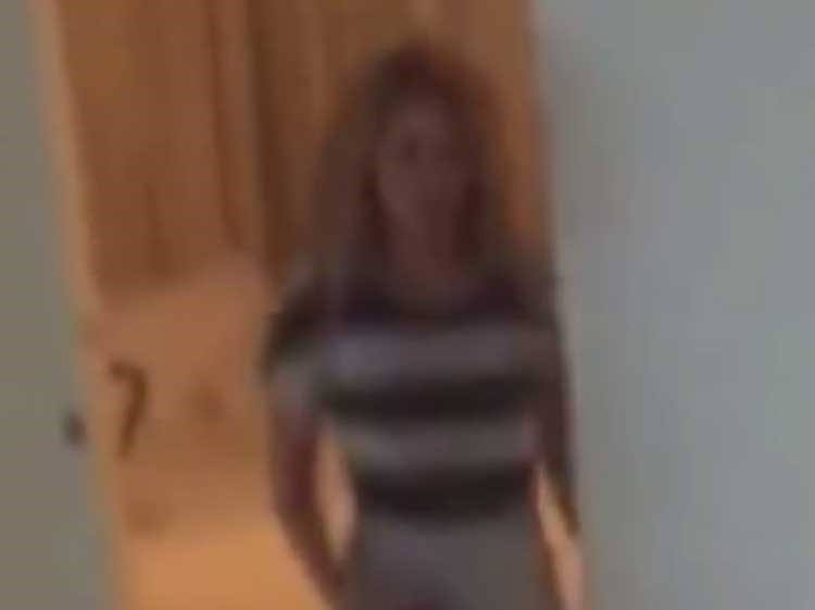 بالفيديو.. بيكيه يلعب كرة القدم مع شاكيرا في المنزل