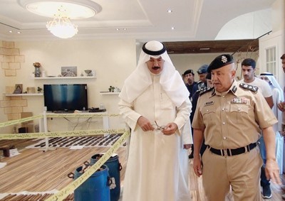 نائب رئيس ا لوزراء ووزير الداخلية الشيخ محمد الخالد في الموقع برفقة وكيل الوزارة
