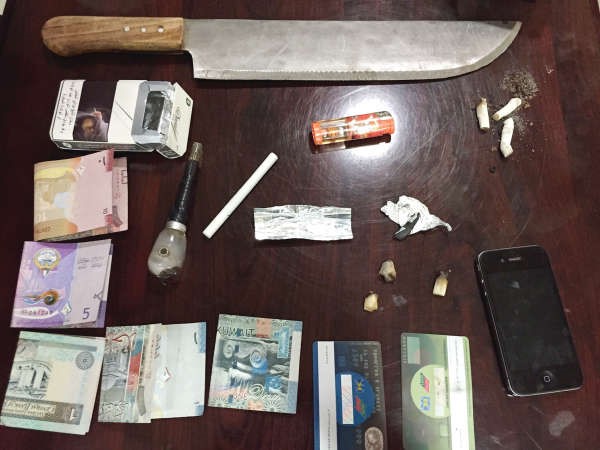 مواد مخدرة وادوات حادة مضبوطة في الجهراء﻿