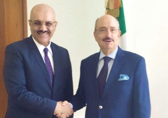 السفير سميح جوهر حيات مع السفير كارلوس دي ايكاز 