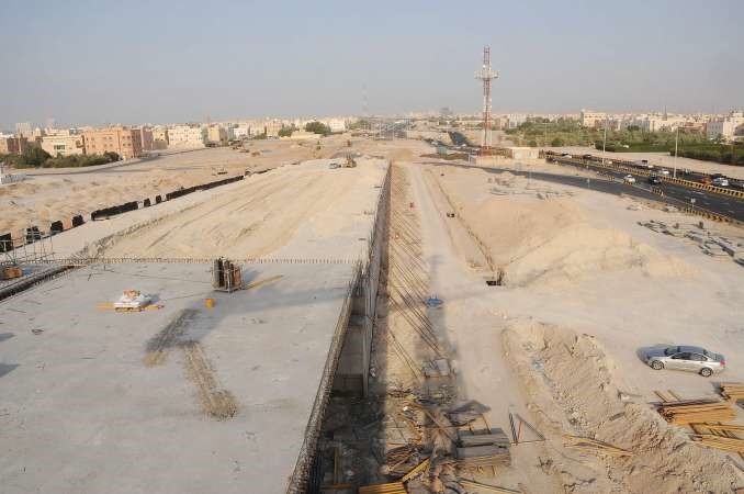جانب من اعمال طريق الجهراء بالقرب من منطقة التعديلات المقررة
في خطوط المياه هاني الشمري