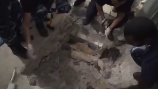 فيديو يوضح عملية ضبط المواد المتفجرة بحوزة الخلية الارهابية التي أوقفتها الداخلية الكويتية