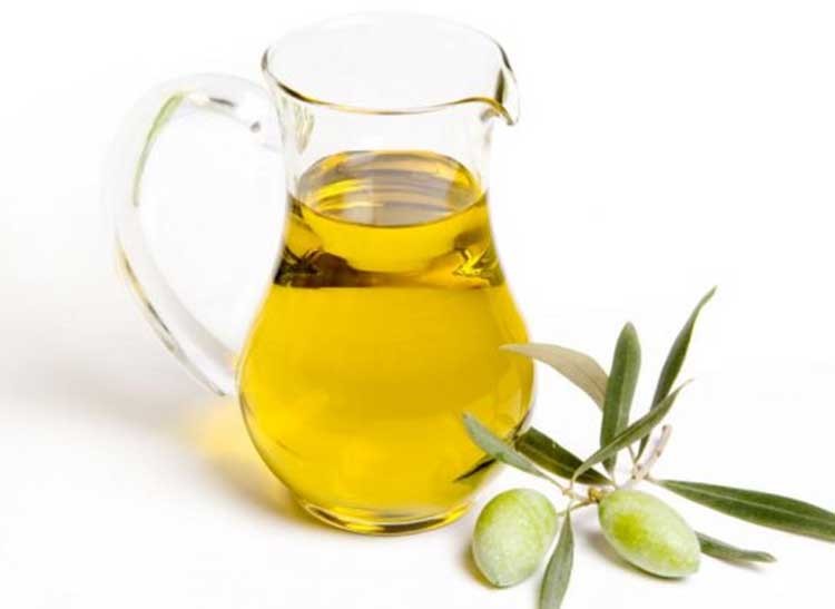 ضعي زيت الزيتون يوميا على شفتيك