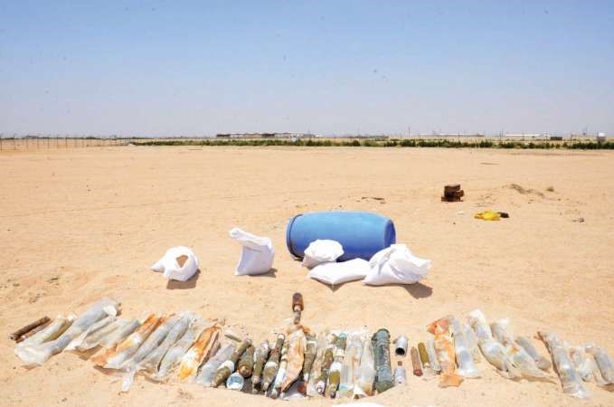 جانب من الاسلحة التي تم العثور عليها في مزرعة العبدلي﻿