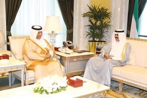 سمو نائب الامير الشيخ نواف الاحمد مستقبلا سمو رئيس مجلس الوزراء الشيخ جابر المبارك