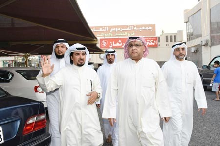  حسن كاظم ومقداد بن نخي وعبدالله النصافي خلال الجولة الميدانية