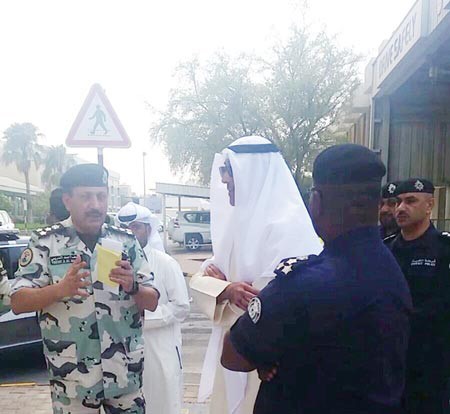 الخالد والدريعي وسفاح في موقع حريق مصفاة الشعيبة
