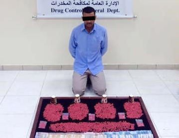 الواففد المصرى وامامه المضبوطات من الحبوب﻿