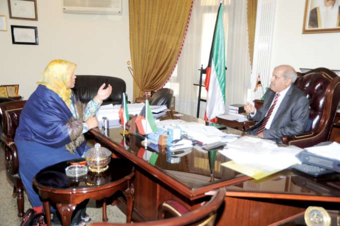 دفريح العنزي متحدثا الى الزميلة هناء السيد								ناصر عبدالسيد﻿
