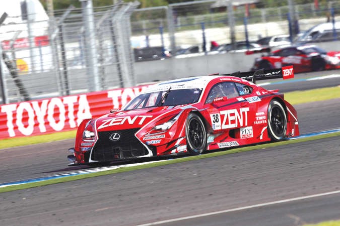 لكزس «RC F» تمكن فريق «زينت سيرومو» من اعتلاء منصة التتويج