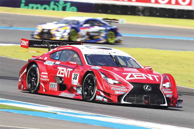 لكزس «RC F» تمكن فريق «زينت سيرومو» من اعتلاء منصة التتويج