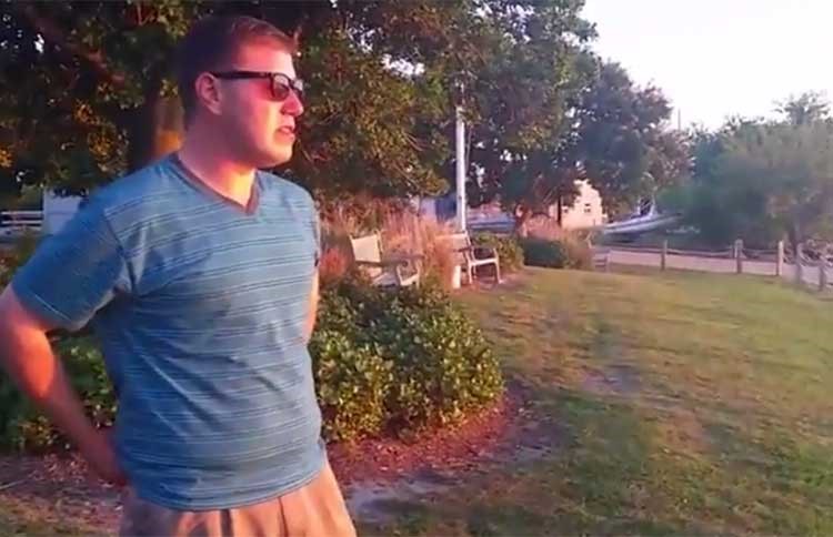 بالفيديو.. رجل يرى الألوان لأول مرة في حياته "عبر نظارات خاصة"