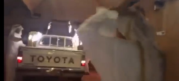 بالفيديو: شاهد ردة فعل شاب سعودي أهداه شقيقاه سيارة جديدة