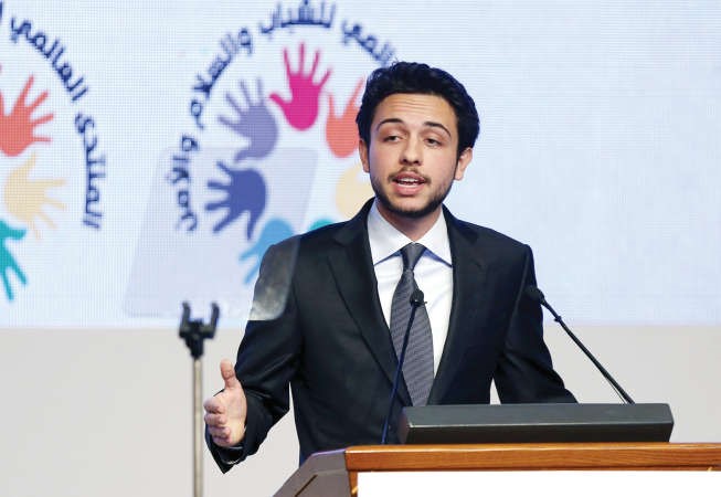 ولي عهد الاردن الامير الحسين بن عبدالله الثانيمتحدثا امام المنتدى امس رويترز 
