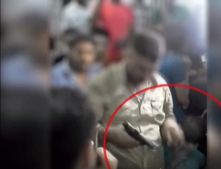 بالفيديو.. شاهد لحظة إصابة طفل برصاصة في حفل زفاف بالاردن!