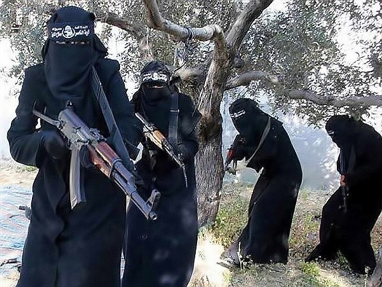  بالفيديو.. «ديلي ميل» تكشف خدع «داعش» لجذب النساء