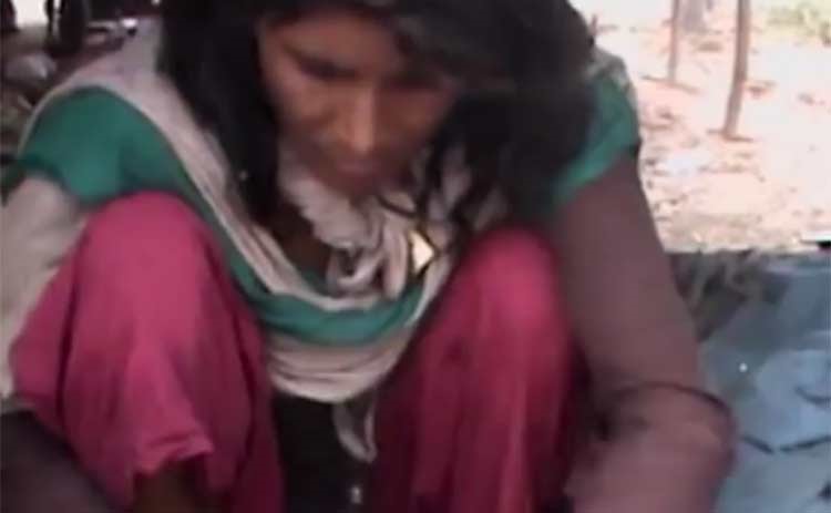 بالفيديو.. تحرير سيدة باكستانية باعها زوجها كعبدة مقابل 489 دولار