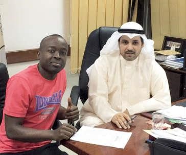  ايمانويل ايزوكام مع امين الصندوق في برقان فراج السبيعي﻿
