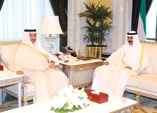 سمو نائب الامير وولي العهد الشيخ نواف الاحمد مستقبلا سمو رئيس الوزراء الشيخ جابر المبارك 