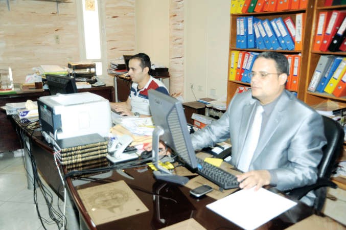عدد من موظفي المكتب الثقافي﻿
