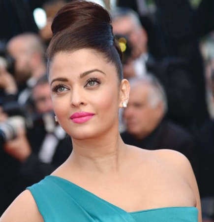 ملكة جمال العالم آيشواريا راي في دور جديد.. وغريب!