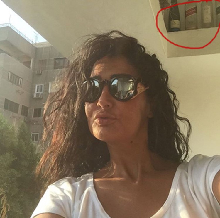 صورة: زجاجات الخمر في منزل غادة عبد الرازق تحدث ضجة على انستغرام
