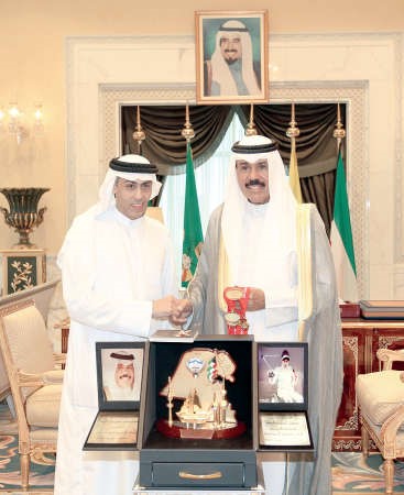 سمو نائب الامير وولي العهد الشيخ نواف الاحمد مستقبلا طارق القلاف ﻿