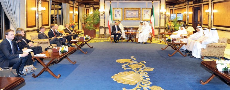 سمو رئيس الوزراء الشيخ جابر المبارك مستقبلا فيليب هاموند والوفد المرافق بحضور الشيخ خالد الجراح والشيخ محمد العبدالله وخالد الجارالله