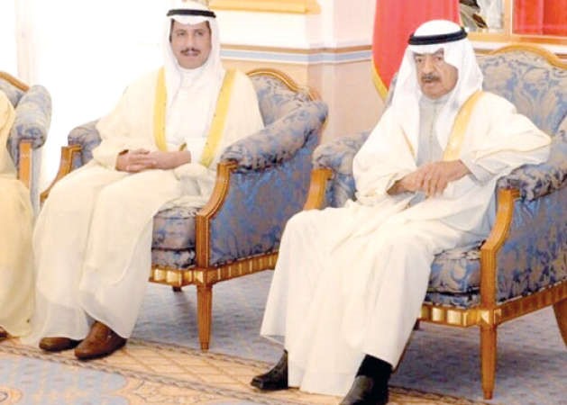 الامير خليفة بن سلمان ال خليفة مستقبلا الشيخ عزام الصباح﻿