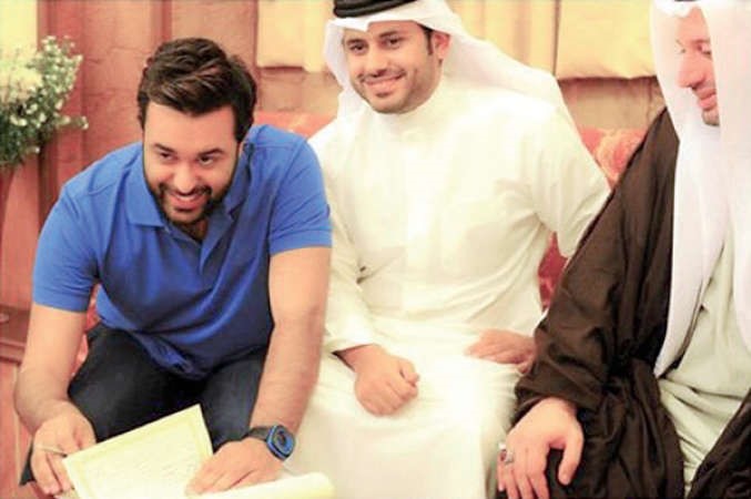 الكاتب فهد العليوة شاهدا علىعقد قران بوشهري