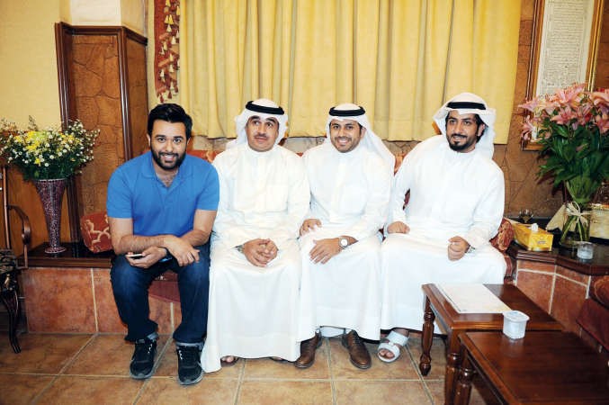 عبدالله وشقيقه محمود ومعهما مدير عام شركة كوندور العالمية ناصر السعدون وفهد العليوة