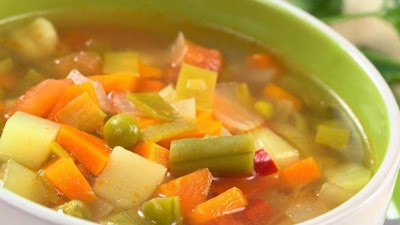 طعنوه عدة مرات ثم أحرقوه حياً لأنه سرق إناء طعام