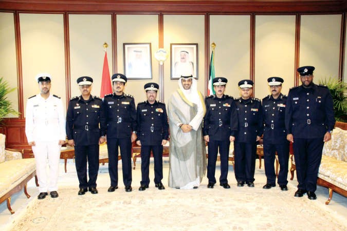 الشيخ محمد العبدالله متوسطا مدير عام الاطفاء والضابطين المرقين وقيادات الادارة﻿