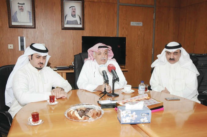 مفؤاد العون متحدثا خلال المؤتمر الصحافي
